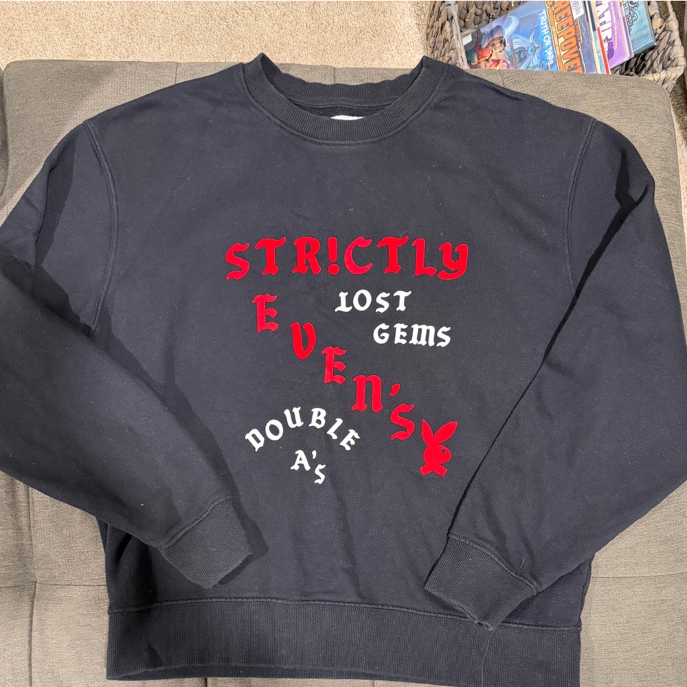 🔥 Vintage 1-of-1 Music Collector’s Sweatshirt – Ultra Rare! 🔥